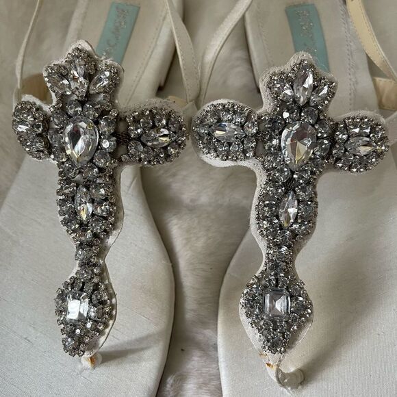 Betsey Johnson off white Satin Rhinestones Slingback adjustable strap Si… - Picture 7 of 9